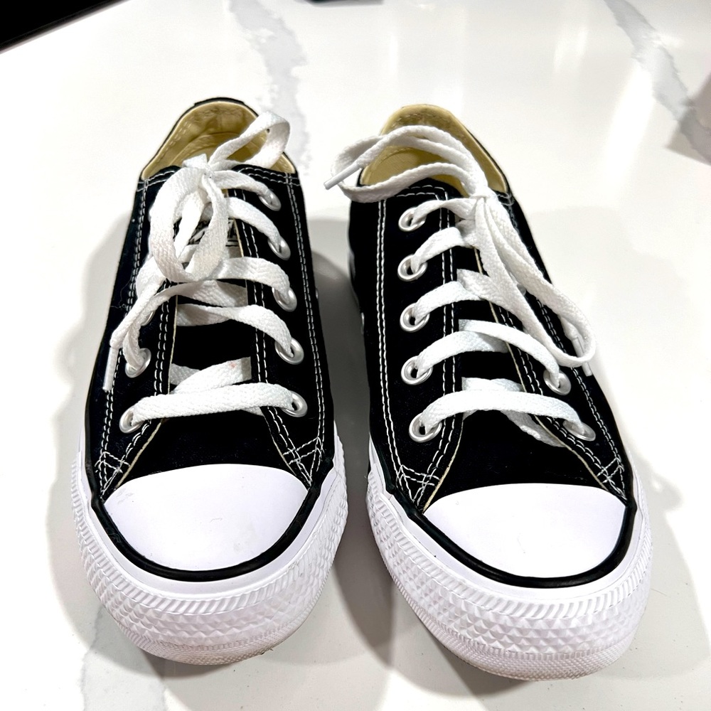 Converse all star - black/white - size 6 woman’s  (unisex)